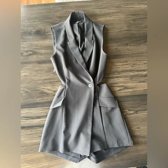 Dynamite Sleeveless Black Open-Back Blazer Romper - Picture 1 of 3